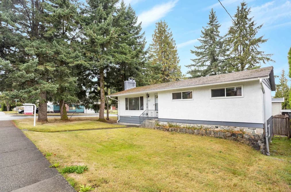 692 BLUE MOUNTAIN STREET, Coquitlam, BC — Residential for Sale - Photo 2