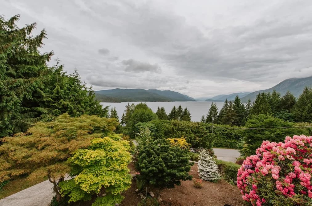 6950 PORPOISE DRIVE, Sechelt, BC — Residential for Sale - Photo 2