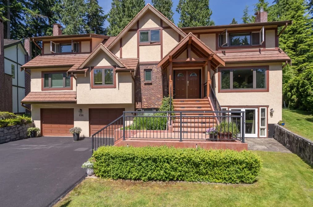 696 WELLINGTON PLACE, North Vancouver, BC — Residential for Sale - Photo 2