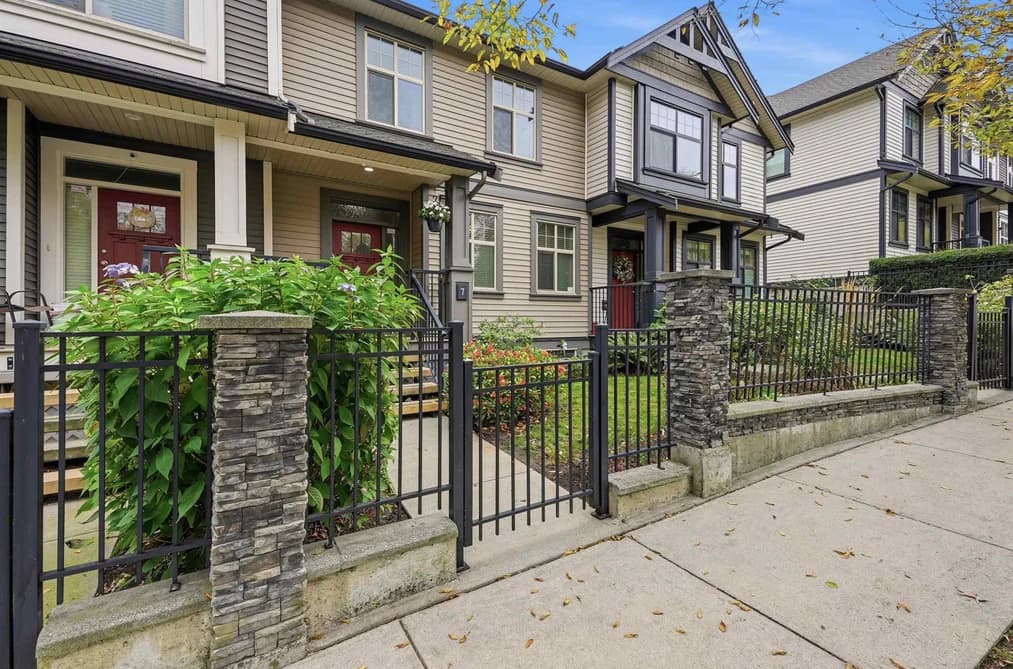 7-35298 Marshall Road, Abbotsford, BC - Townhouse for Sale - Photo 2 of 40 7-35298 Marshall Road, Abbotsford, BC - Townhouse for Sale - Photo 2 of 40