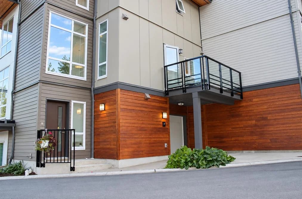 7 909 CLARKE ROAD, Port Moody, BC — Residential for Sale - Photo 2