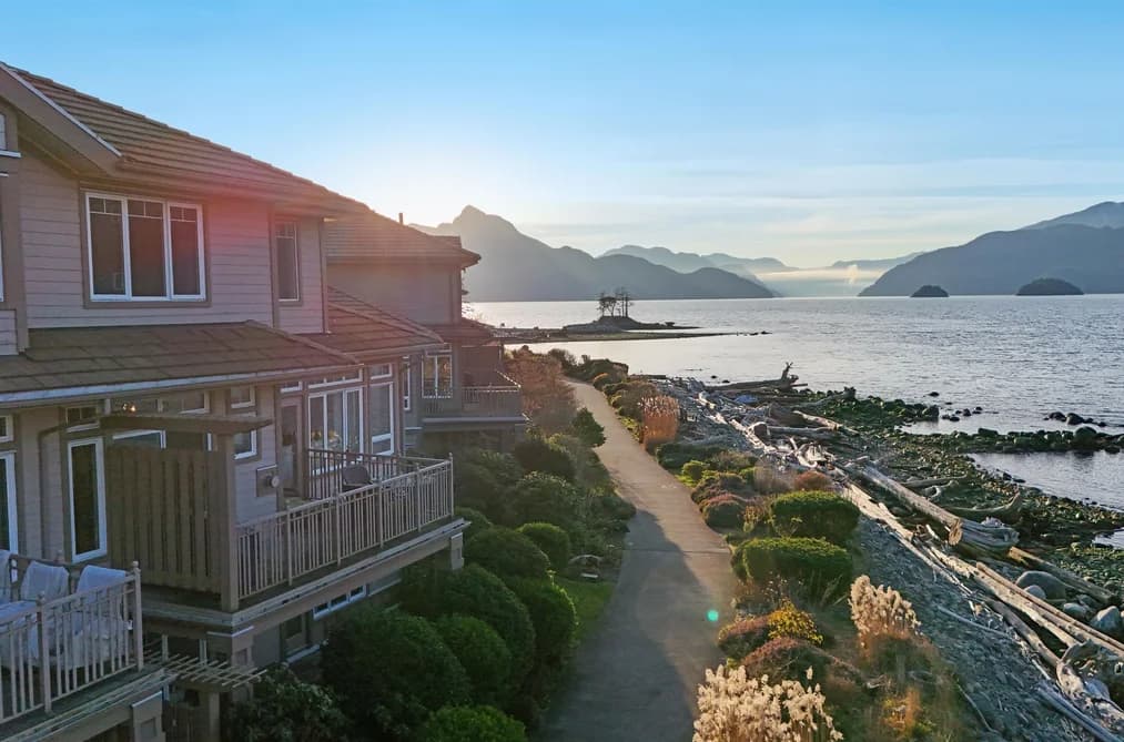 7 BEACH DRIVE, West Vancouver, BC — Residential for Sale - Main Photo