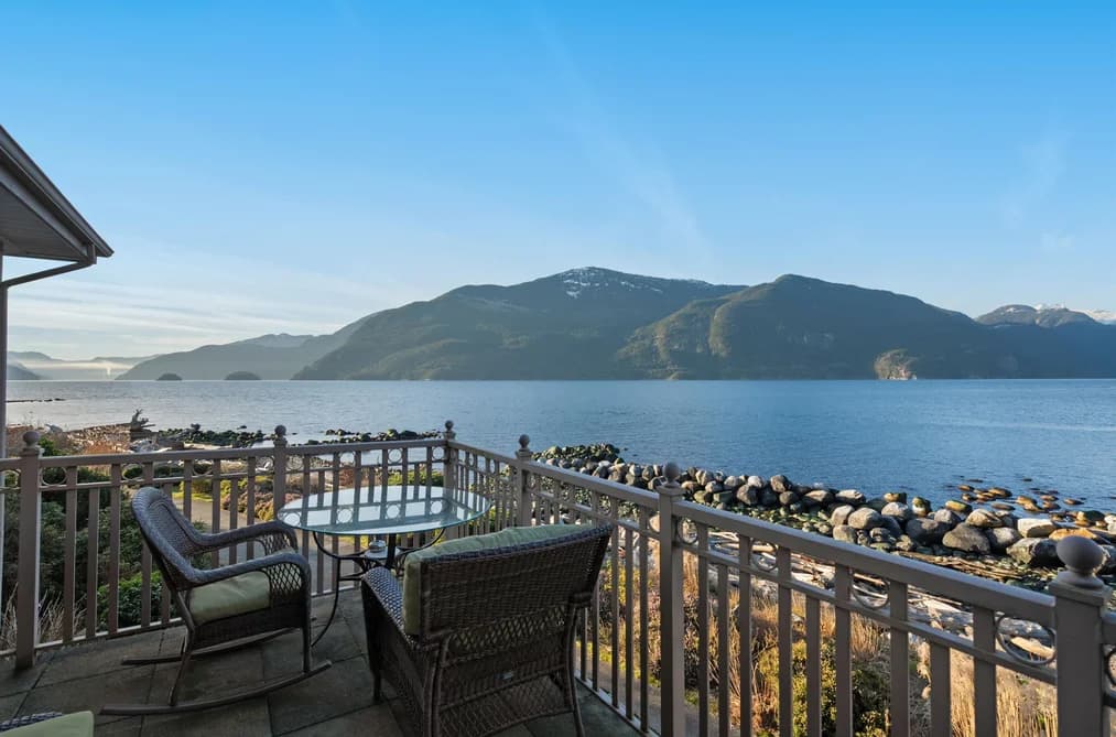 7 BEACH DRIVE, West Vancouver, BC — Residential for Sale - Photo 2