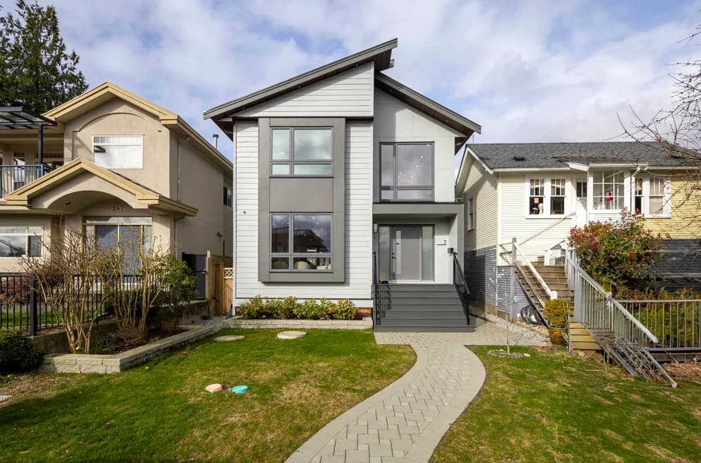 7 N HOWARD AVENUE, Burnaby, BC — Residential for Sale - Main Photo