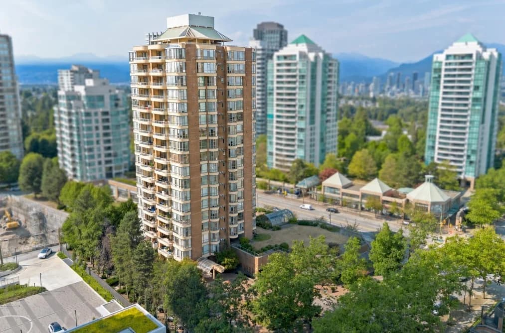 700 5967 WILSON AVENUE, Burnaby, BC — Residential for Sale - Main Photo