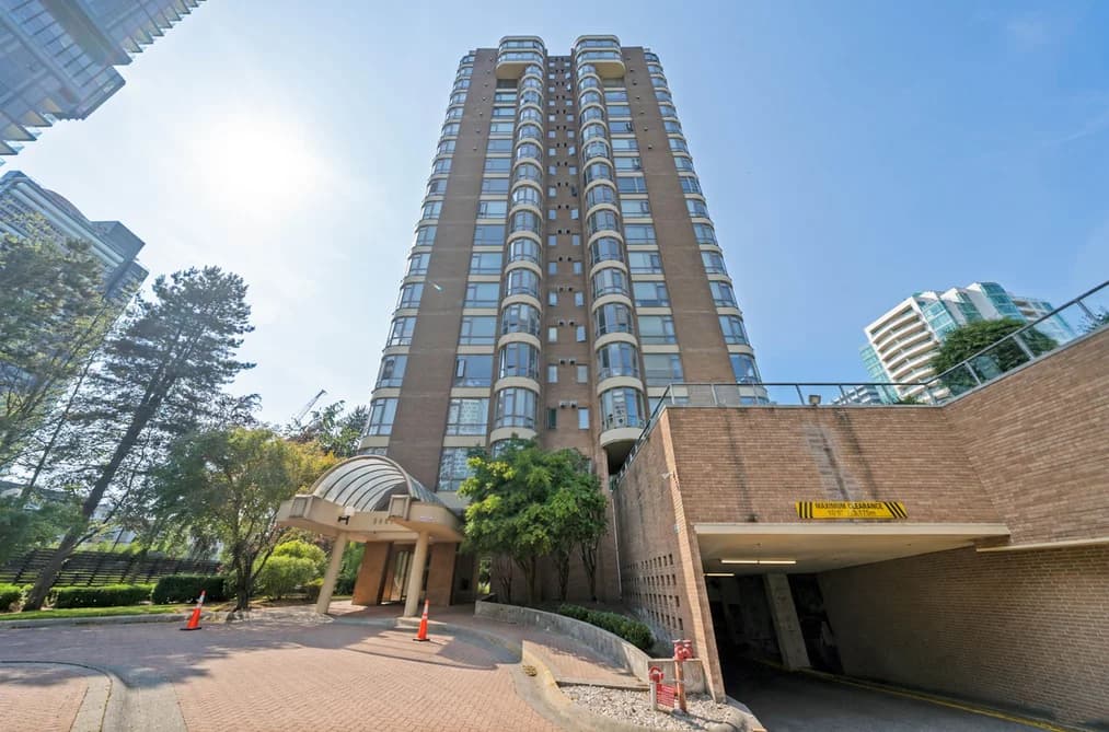 700 5967 WILSON AVENUE, Burnaby, BC — Residential for Sale - Photo 2