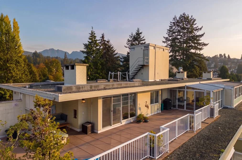 701 1425 ESQUIMALT AVENUE, West Vancouver, BC — Residential for Sale - Main Photo