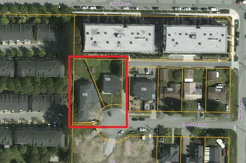 701 DELESTRE AVENUE, Coquitlam, BC — Residential for Sale - Photo 2