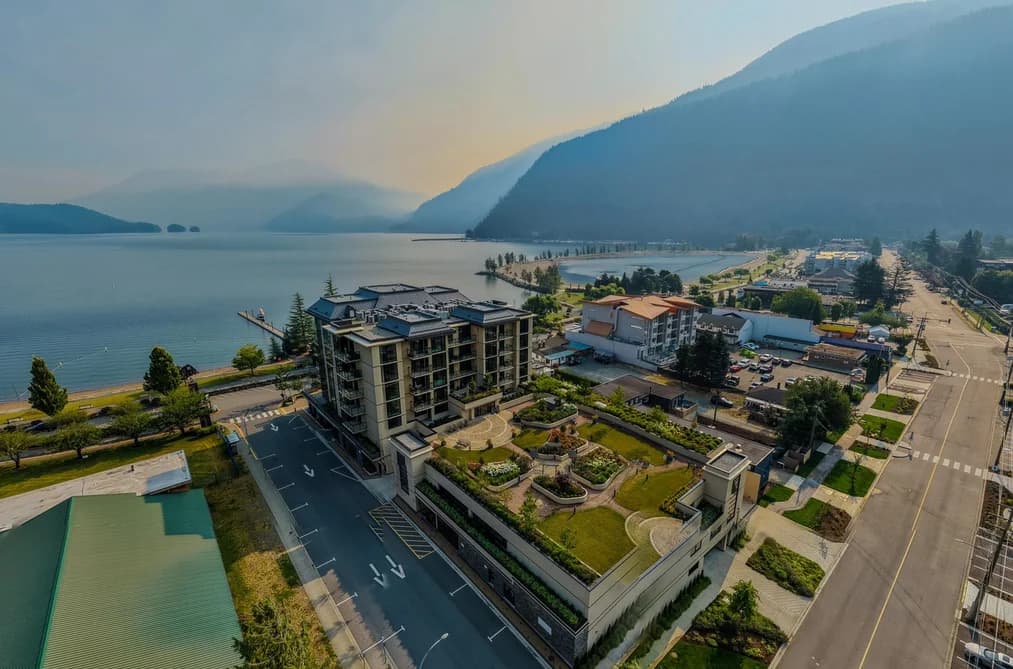 702 120 ESPLANADE AVENUE, Harrison Hot Springs, BC — Residential for Sale - Main Photo