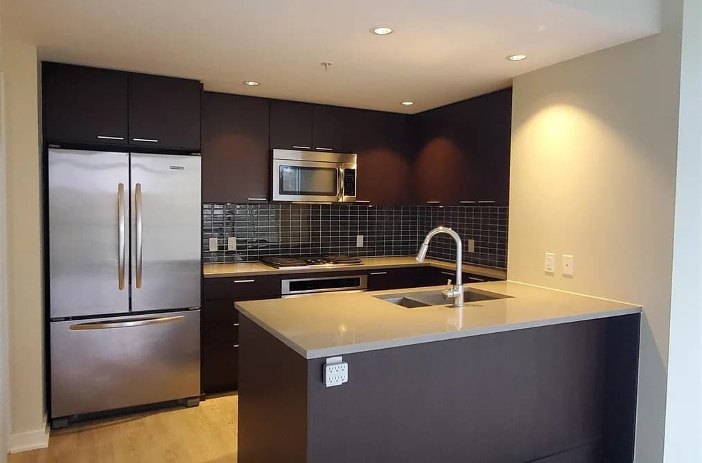702 2975 ATLANTIC AVENUE, Coquitlam, BC — Residential for Sale - Photo 2