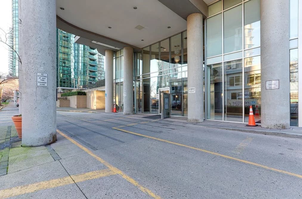 702 588 BROUGHTON STREET, Vancouver, BC — Residential for Sale - Photo 2