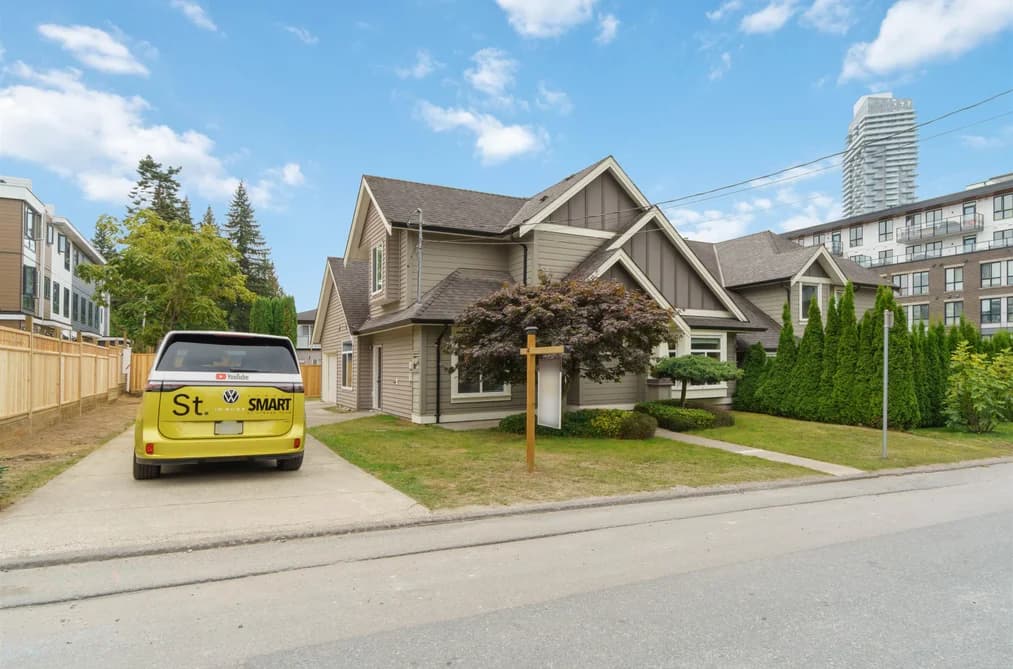 702 GROVER AVENUE, Coquitlam, BC — Residential for Sale - Photo 2