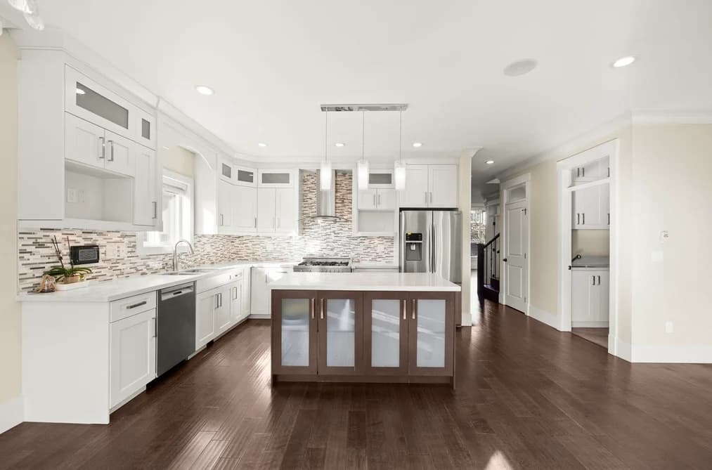 7028 BROADWAY, Burnaby, BC — Residential for Sale - Photo 2
