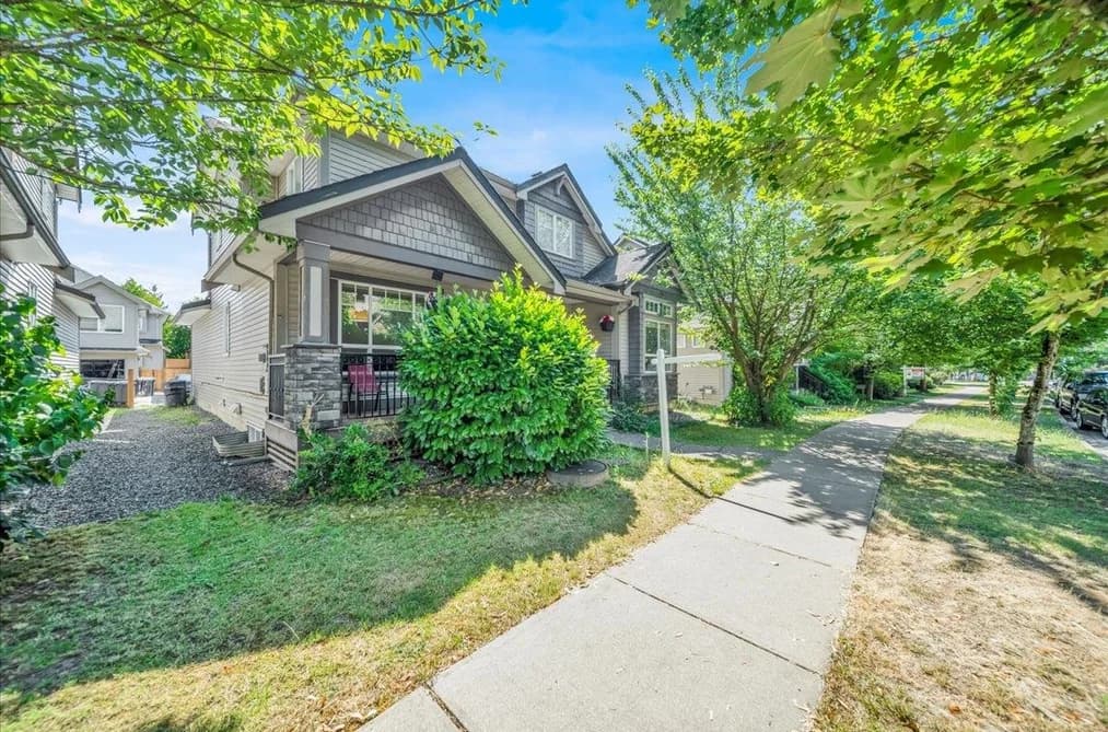 7032 195A STREET, Surrey, BC — Residential for Sale - Photo 2