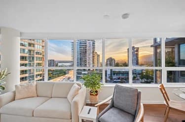 125 E 14th St Unit 704, North Vancouver, BC - MLS: R3165384
