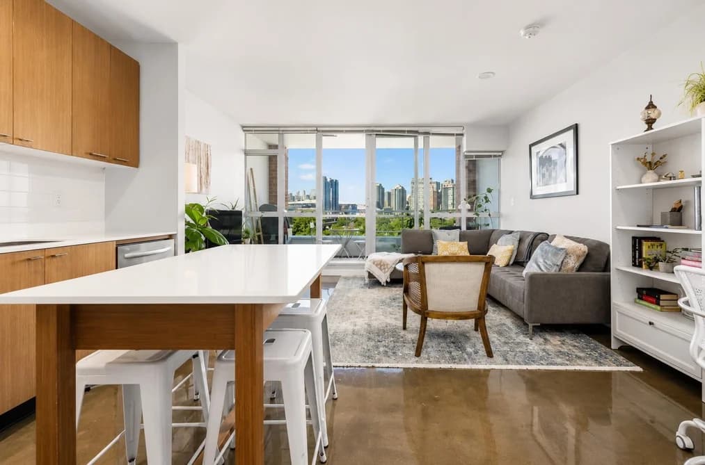 704 221 UNION STREET, Vancouver, BC — Residential for Sale - Photo 2