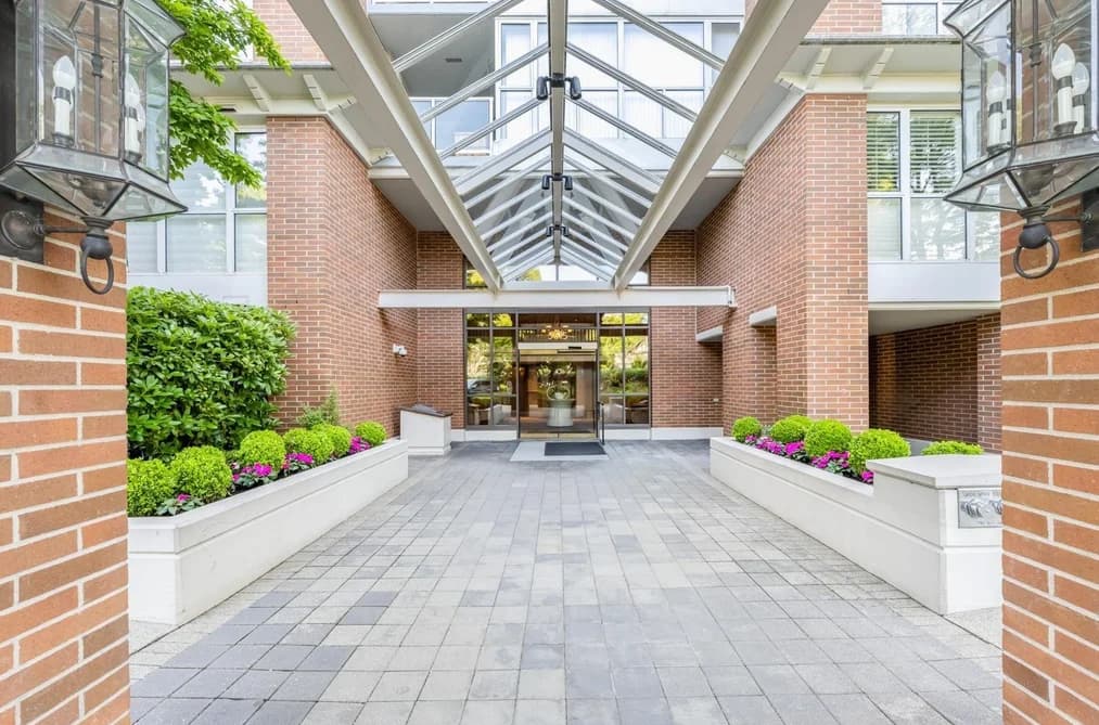 704 5615 HAMPTON PLACE, Vancouver, BC — Residential for Sale - Photo 2