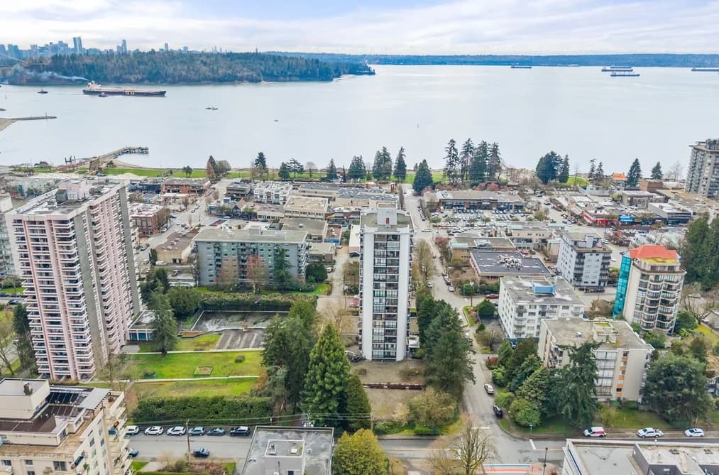 704 650 16TH STREET, West Vancouver, BC — Residential for Sale - Main Photo