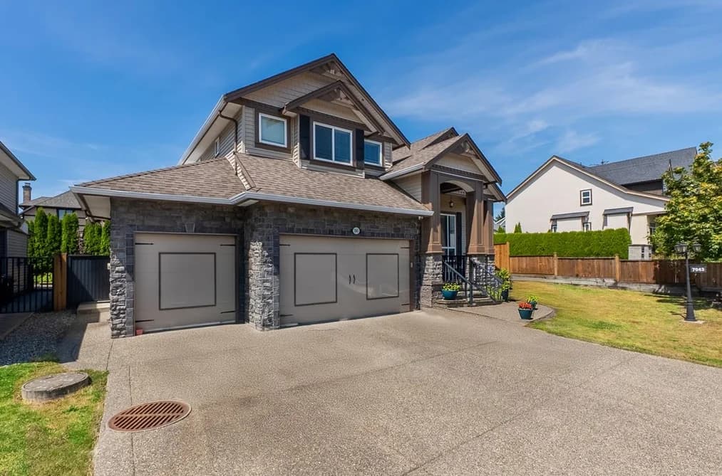 7043 197B STREET, Langley, BC — Residential for Sale - Photo 2