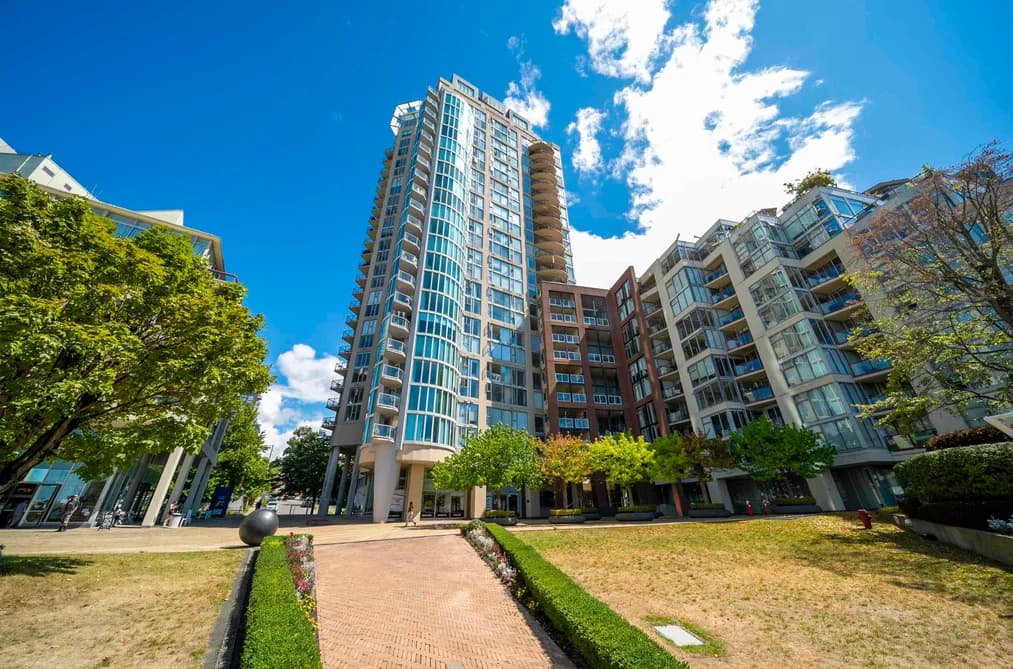 705 1000 BEACH AVENUE, Vancouver, BC — Residential for Sale - Photo 2