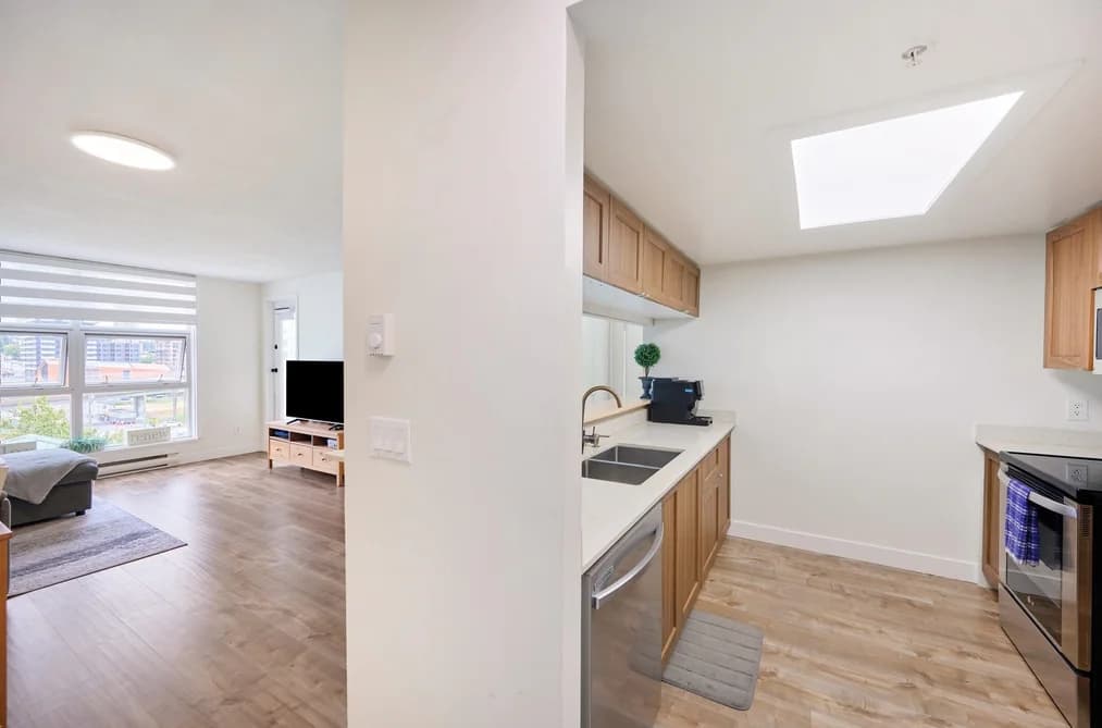705 10523 UNIVERSITY DRIVE, Surrey, BC — Residential for Sale - Photo 2
