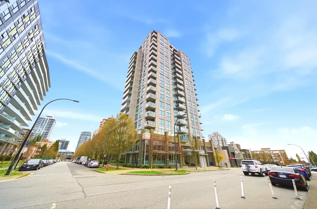 705 135 E 17TH STREET, North Vancouver, BC — Residential for Sale - Photo 2