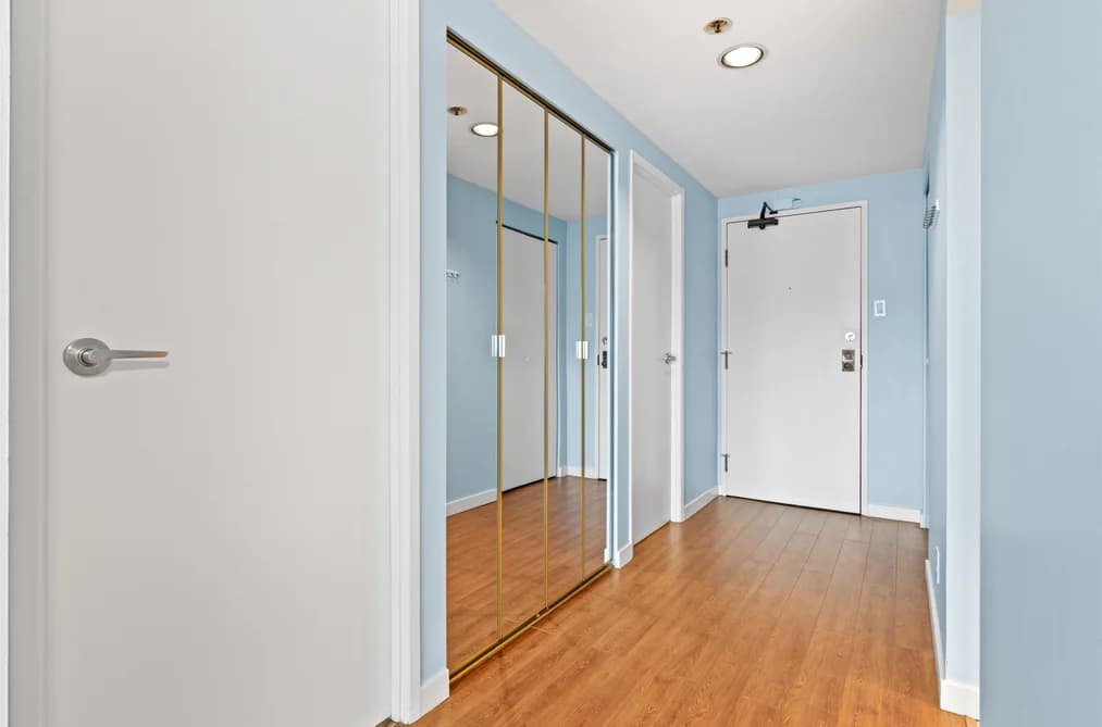 705 460 WESTVIEW STREET, Coquitlam, BC — Residential for Sale - Photo 2