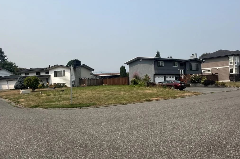 7055 SESAME STREET, Chilliwack, BC — Residential for Sale - Photo 2