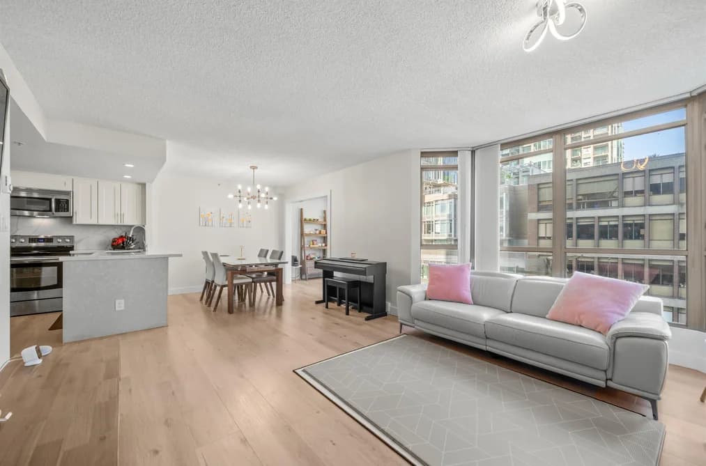 706 867 HAMILTON STREET, Vancouver, BC — Residential for Sale - Photo 2
