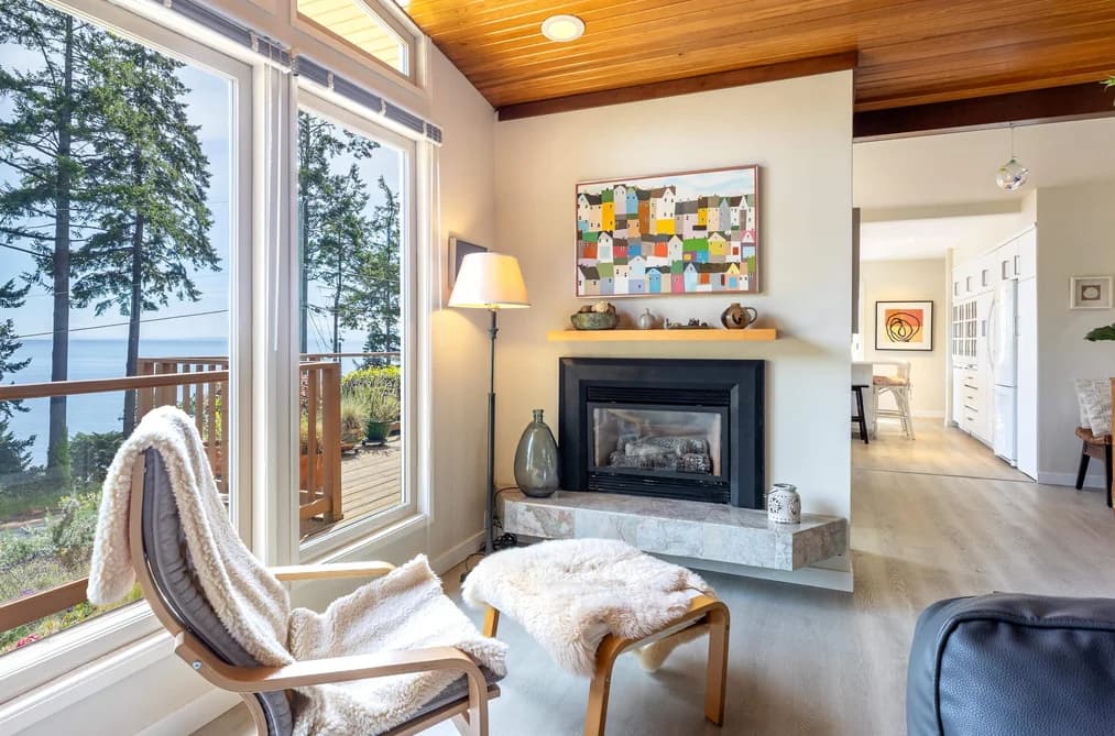 7065 DALE ROAD, Sechelt, BC — Residential for Sale - Main Photo