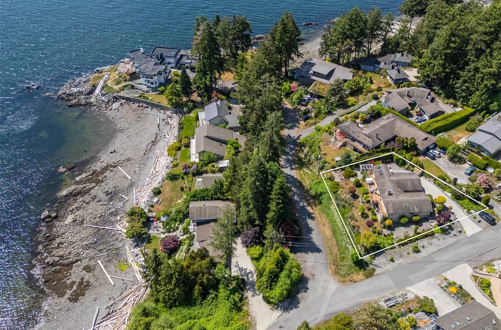 7065 DALE ROAD, Sechelt, BC — Residential for Sale - Photo 2