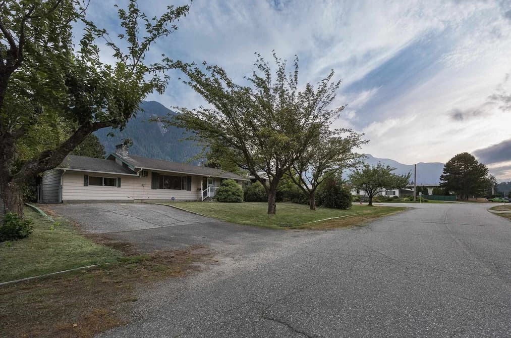 710 COQUIHALLA STREET, Hope, BC — Residential for Sale - Main Photo