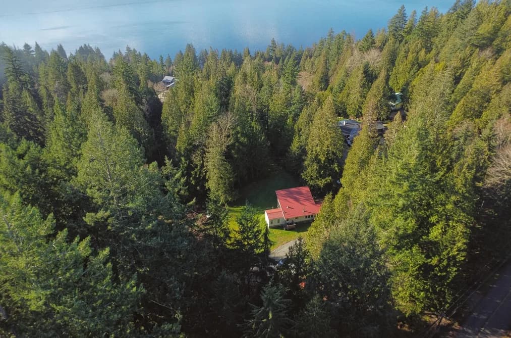 7103 SECHELT INLET ROAD, Sechelt, BC — Residential for Sale - Photo 2