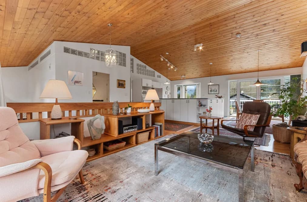 711 FRASER AVENUE, Hope, BC — Residential for Sale - Main Photo