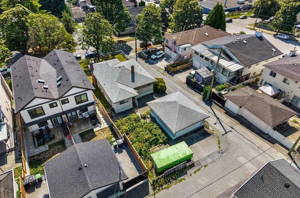 715 E 63RD AVENUE, Vancouver, BC — Residential for Sale - Photo 2