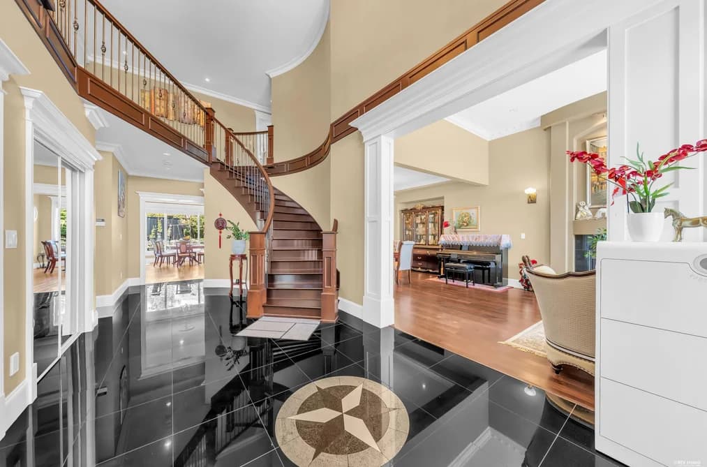 717 SHAW AVENUE, Coquitlam, BC — Residential for Sale - Photo 2