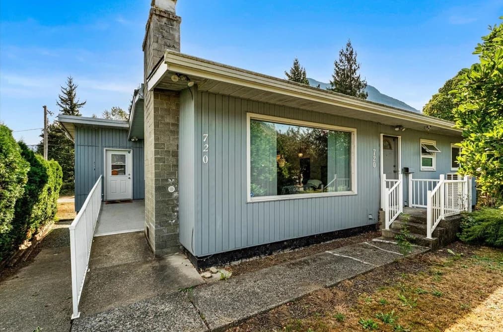 720 COQUIHALLA STREET, Hope, BC — Residential for Sale - Main Photo