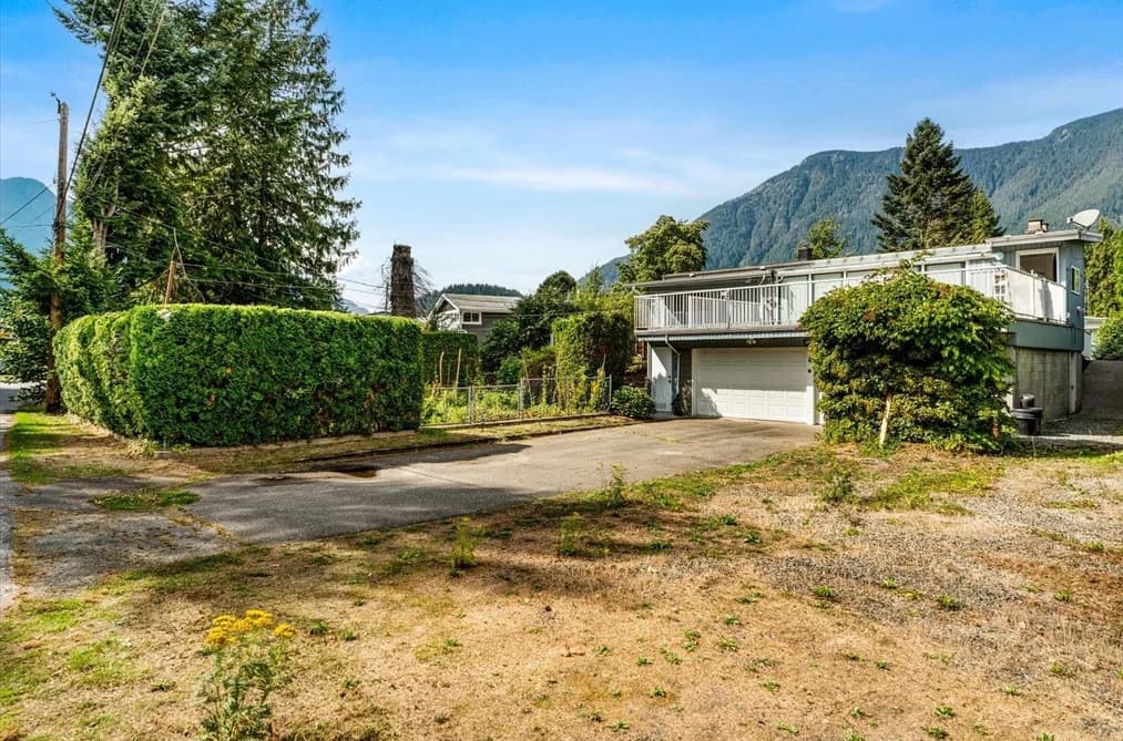 720 COQUIHALLA STREET, Hope, BC — Residential for Sale - Photo 2