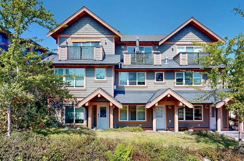 728 GIBSONS WAY, Gibsons, BC — Residential for Sale - Main Photo