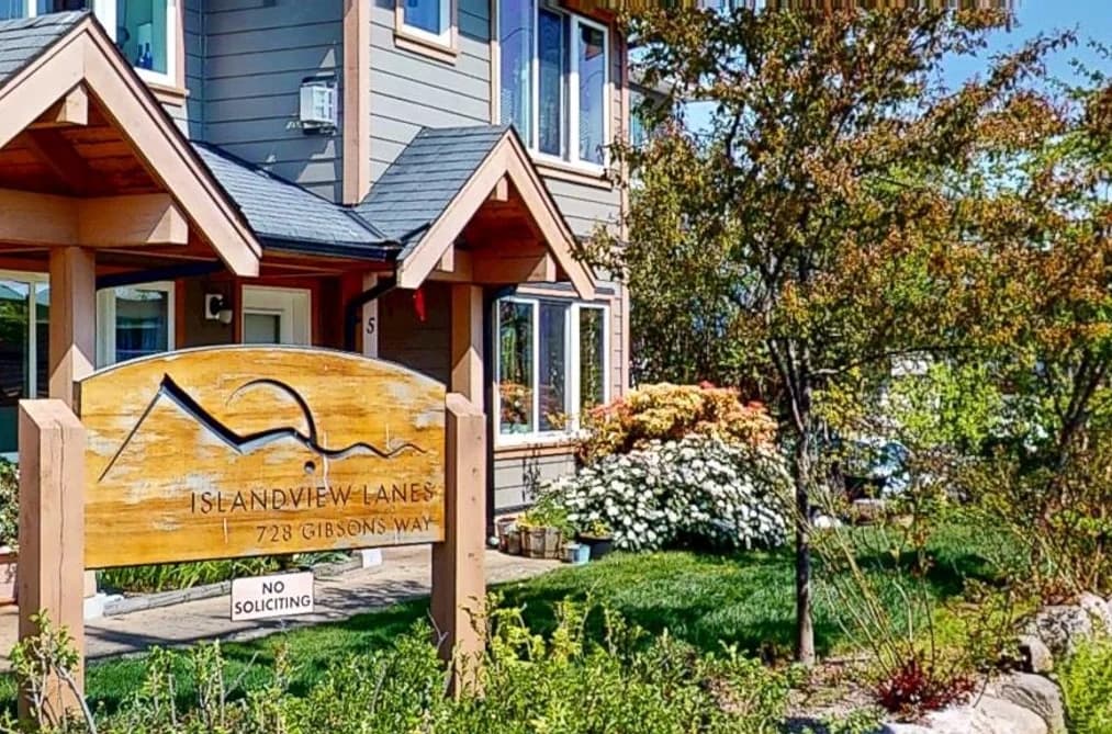 728 GIBSONS WAY, Gibsons, BC — Residential for Sale - Photo 2