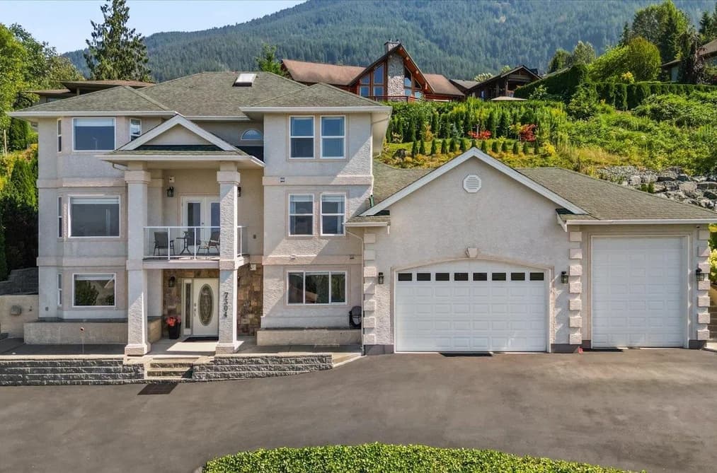7304 MOUNT THURSTON DRIVE, Chilliwack, BC — Residential for Sale - Main Photo