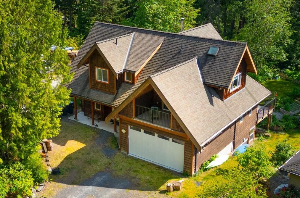 731 MINERAL CREEK CRESCENT, Squamish, BC — Residential for Sale - Photo 2