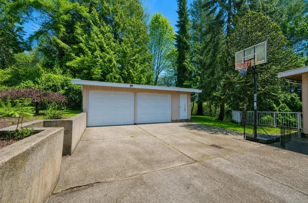 733 SHAW AVENUE, Coquitlam, BC — Residential for Sale - Photo 2