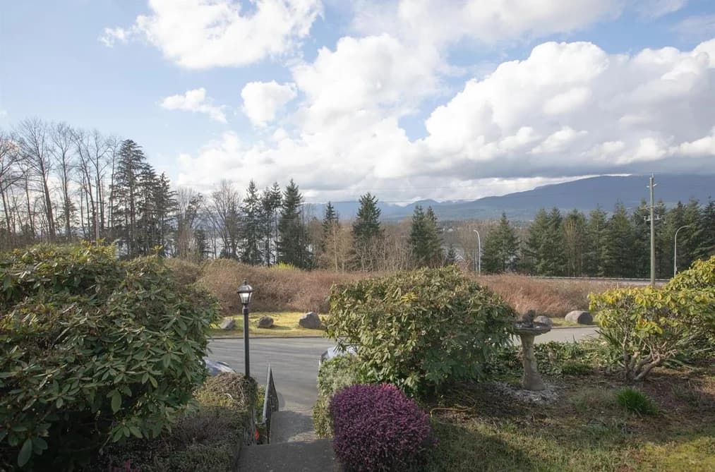 7352 BARNET ROAD, Burnaby, BC — Residential for Sale - Photo 2