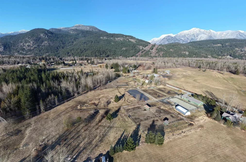 7395 CLOVER ROAD, Pemberton, BC — Residential for Sale - Photo 2