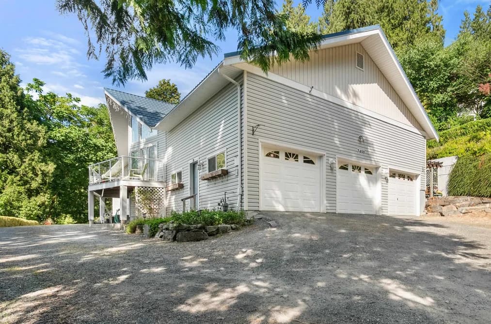 7400 MARBLE HILL ROAD, Chilliwack, BC — Residential for Sale - Photo 2