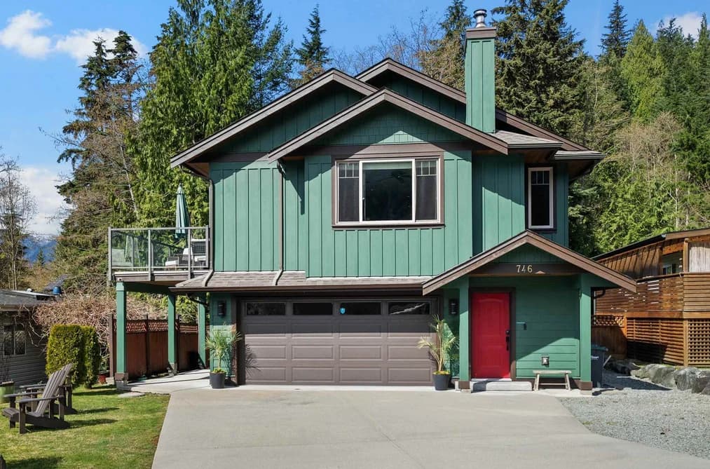 746 UPPER CRESCENT, Squamish, BC — Residential for Sale - Main Photo