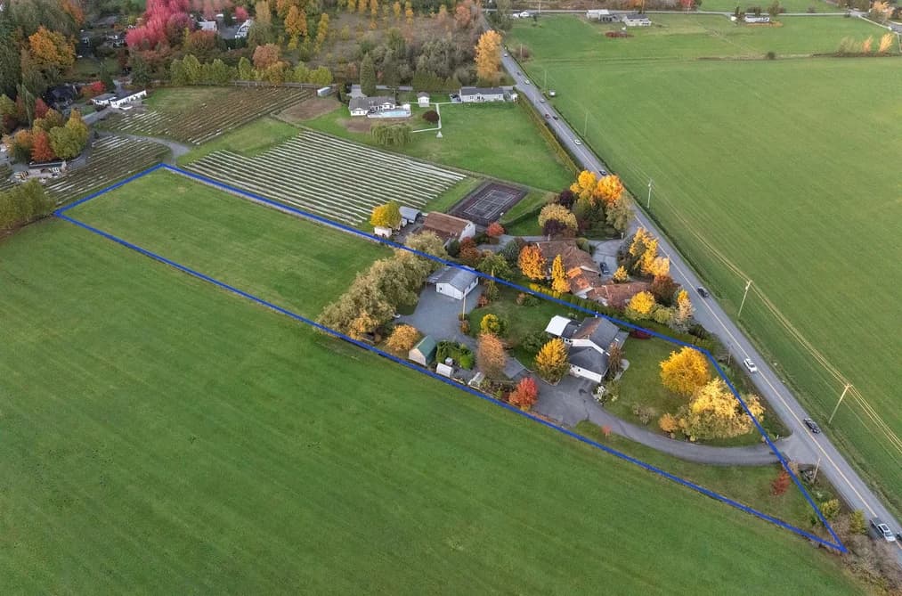 7463 216 STREET, Langley, BC — Residential for Sale - Photo 2