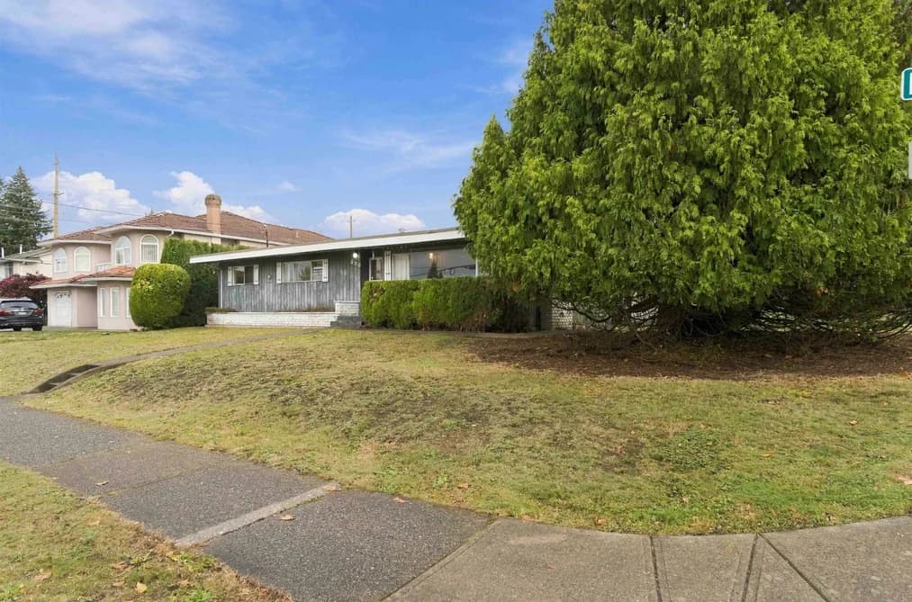 747 Poirier Street, Coquitlam, BC - MLS: R3179661 - Photo 2 747 Poirier Street, Coquitlam, BC - MLS: R3179661 - Photo 2