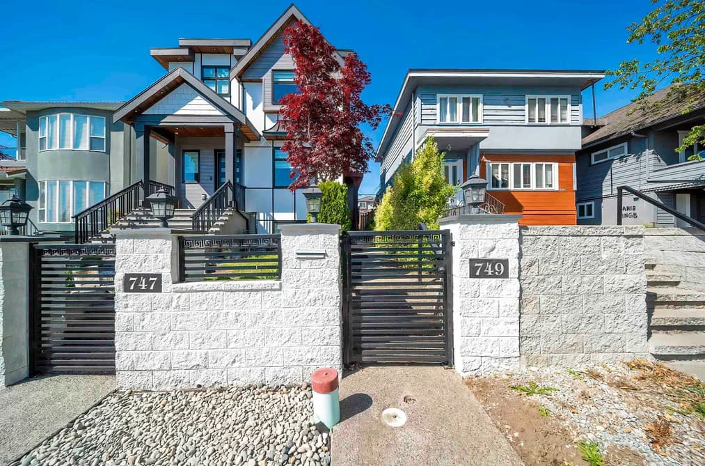 749 E 60TH AVENUE, Vancouver, BC — Residential for Sale - Photo 2